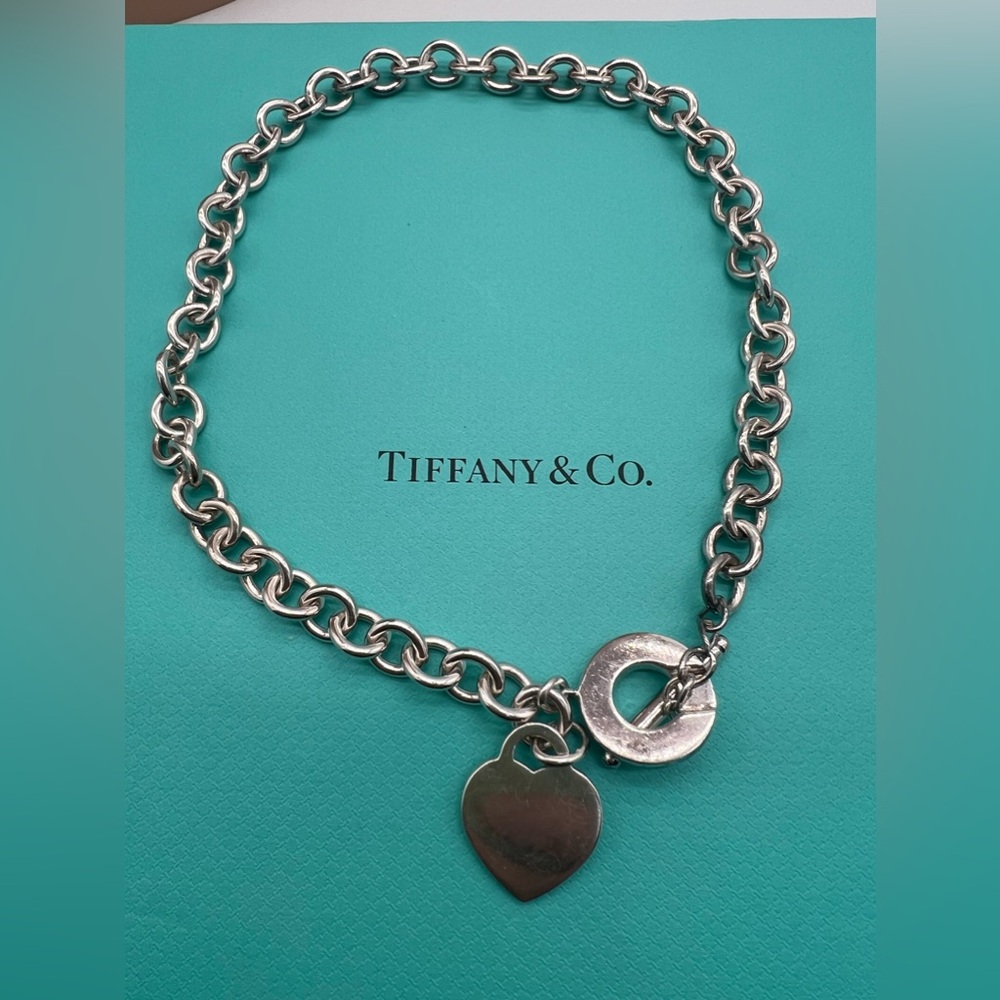 💙💙Tiffany & Co. Silver RTT heart Tag toggle Necklace💙💙 - Picture 4 of 9